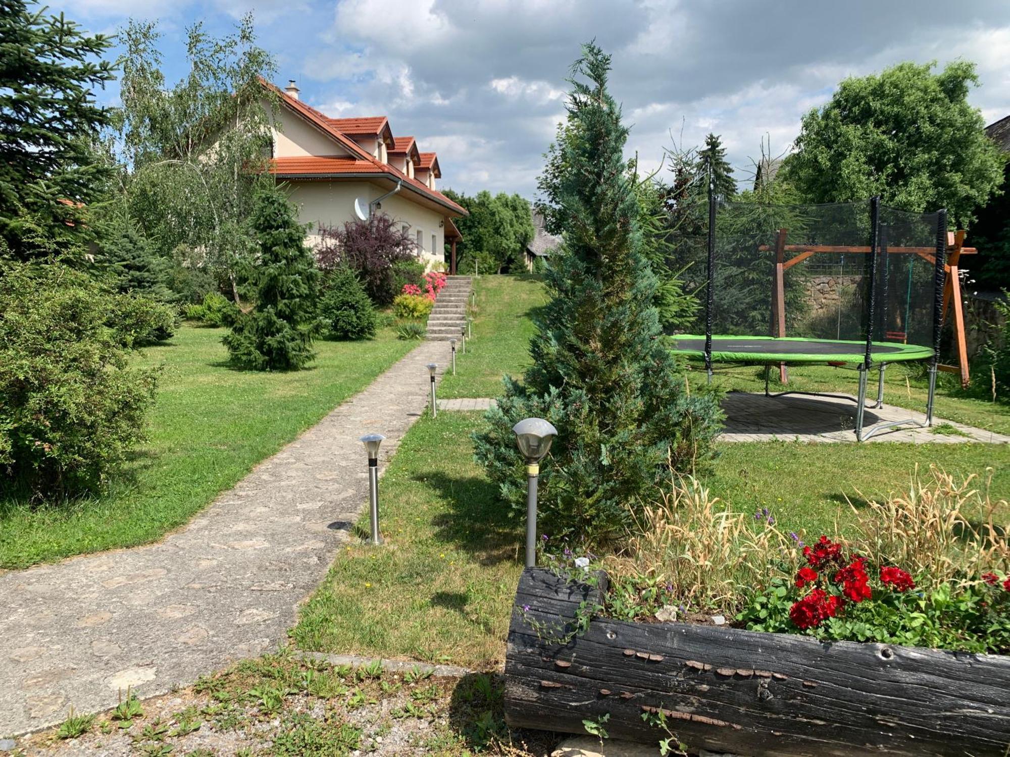 Villa Lypche Bešeňová Esterno foto