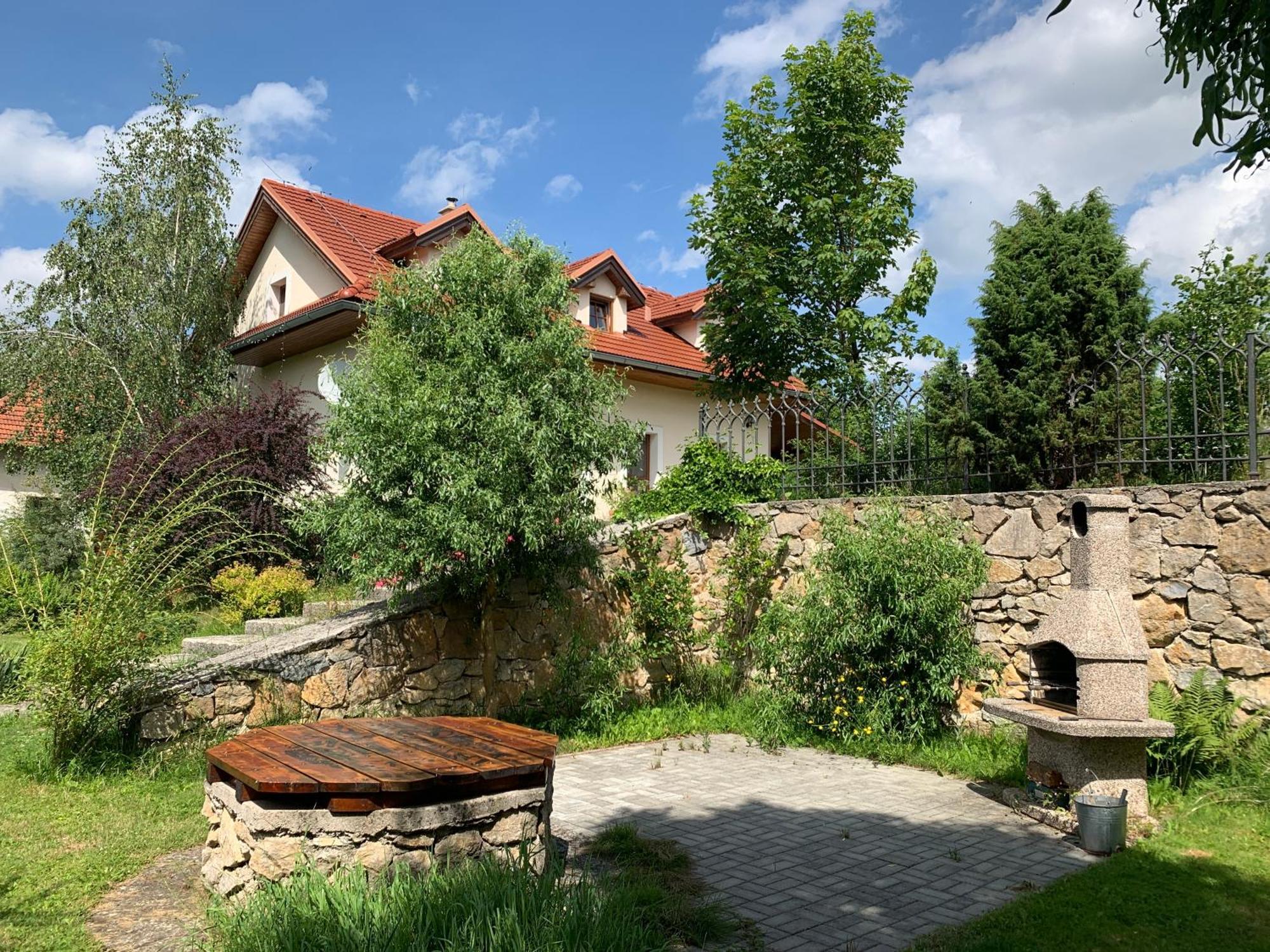 Villa Lypche Bešeňová Esterno foto