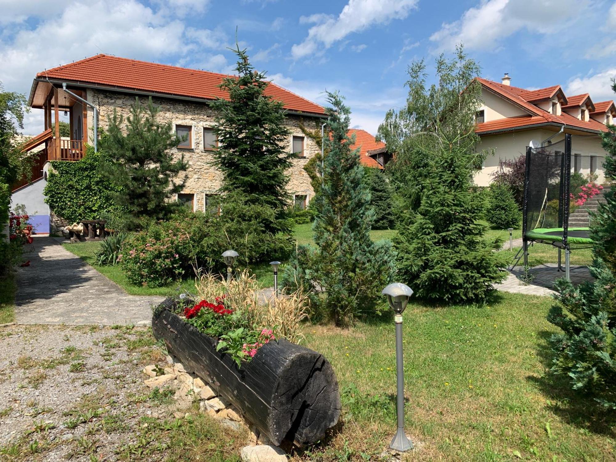 Villa Lypche Bešeňová Esterno foto