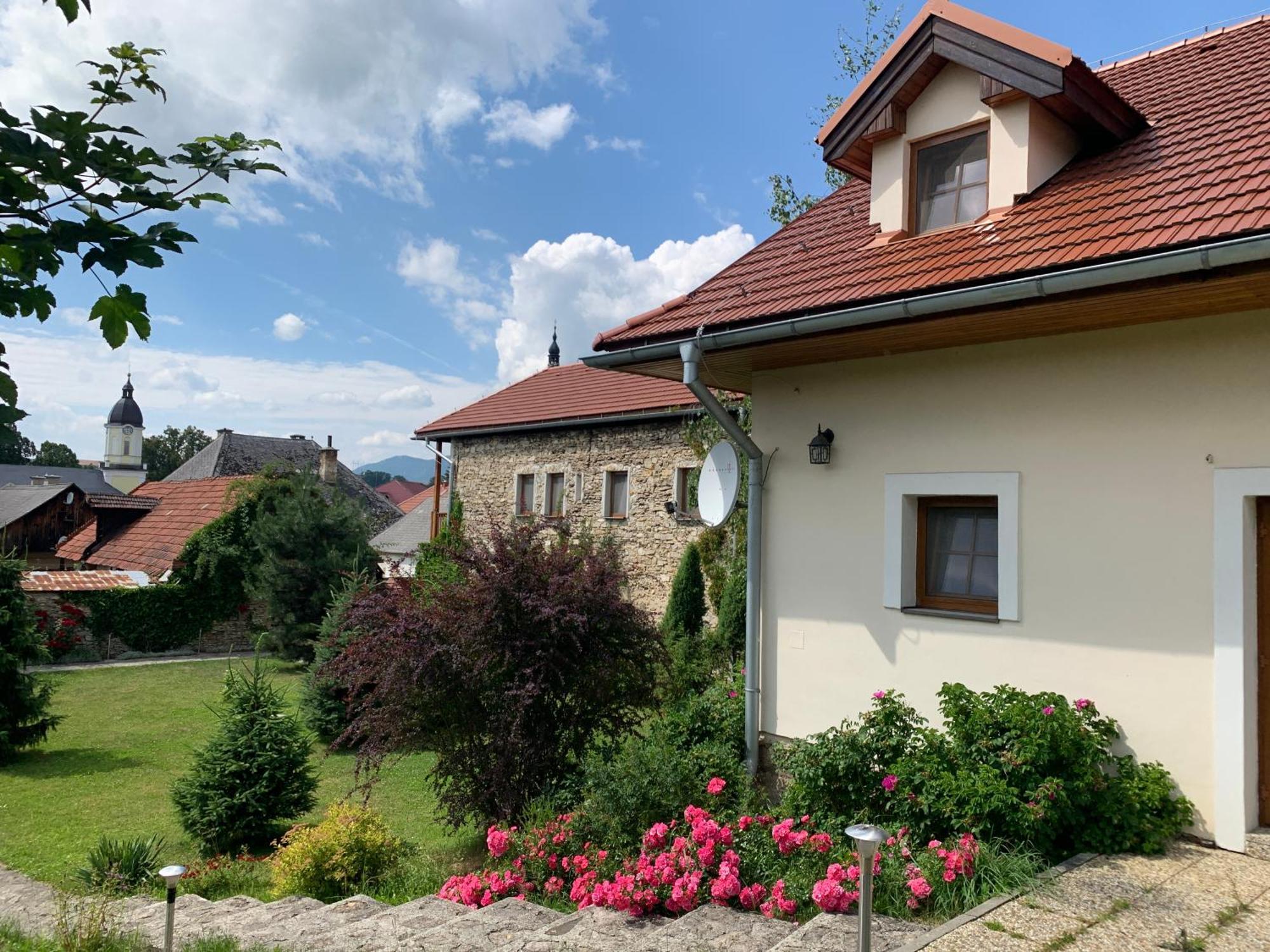 Villa Lypche Bešeňová Esterno foto